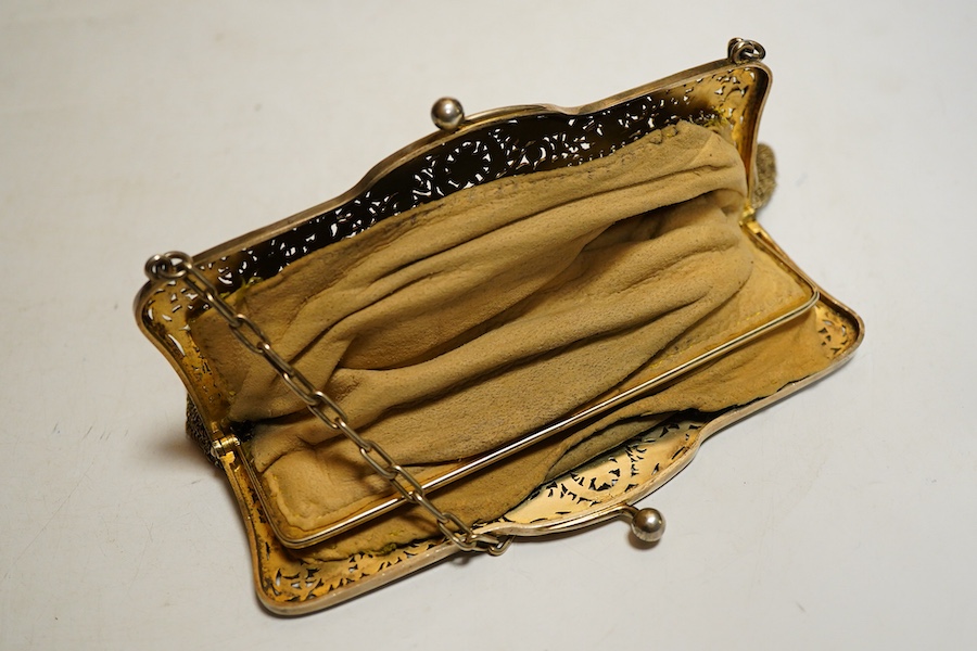 An early 20th century French lady's silver-gilt chainmail evening bag, French export marks and Chester import marks for 1908, weight approx. 11.32ozt